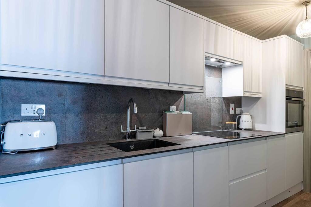 Modern, Relaxing 1 Bed Apartment Бат Экстерьер фото